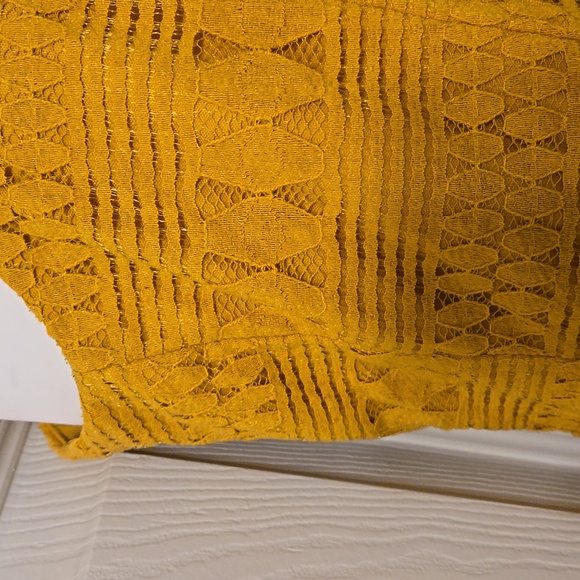 Le Chateau lace dress - Picture 3 of 10